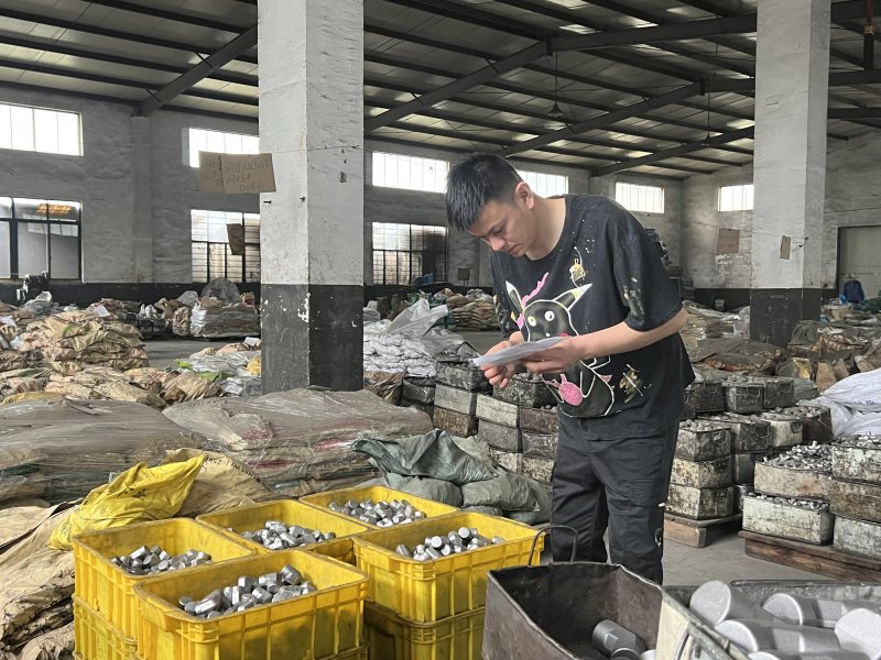 ריקים למחסן, בהתאם להזמנת הייצור עבור ריקים